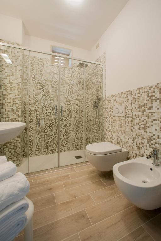 Double or Twin Room with Partial Sea View room - Image 2