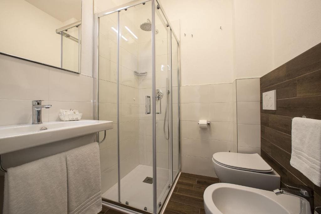 Triple Room with Partial Sea View room - Image 1