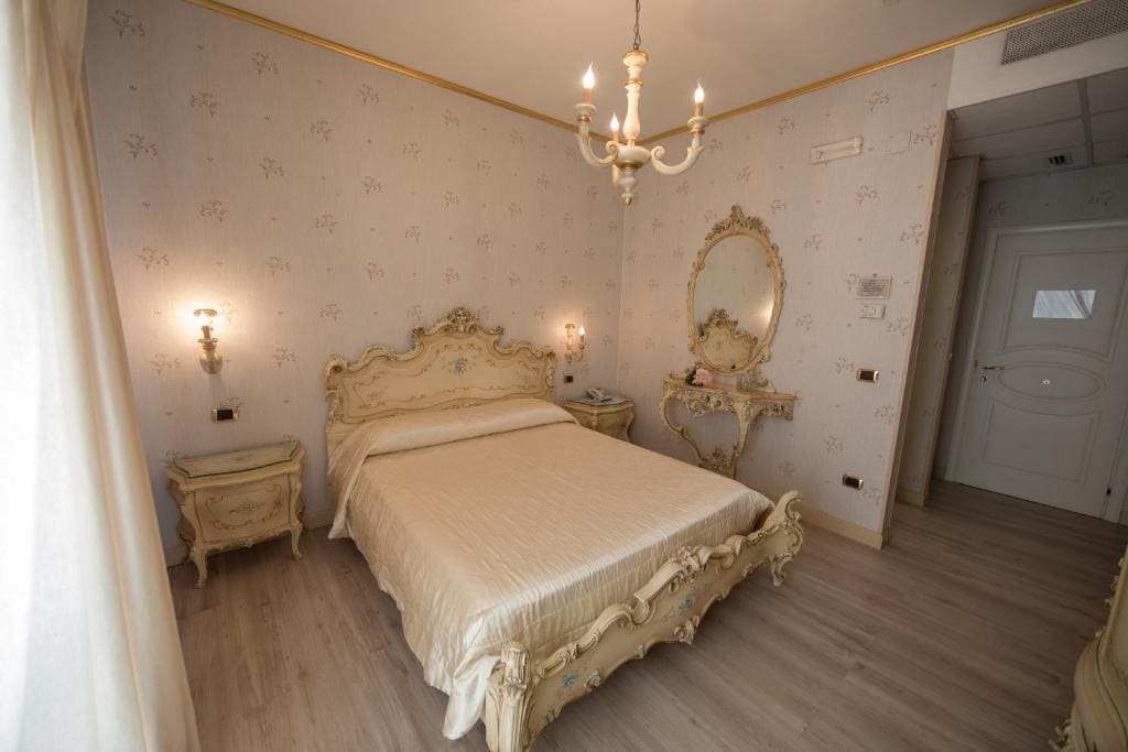 Deluxe Double Room with Balcony room - Image 1