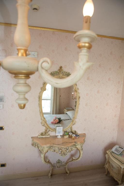 Deluxe Triple Room room - Image 3