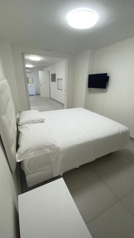 King Studio with Sofa Bed room - Image 2