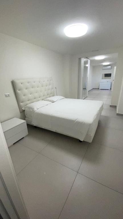 King Studio with Sofa Bed room - Image 3