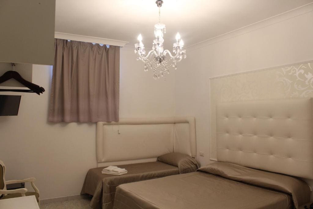Standard Quadruple Room room - Image 3