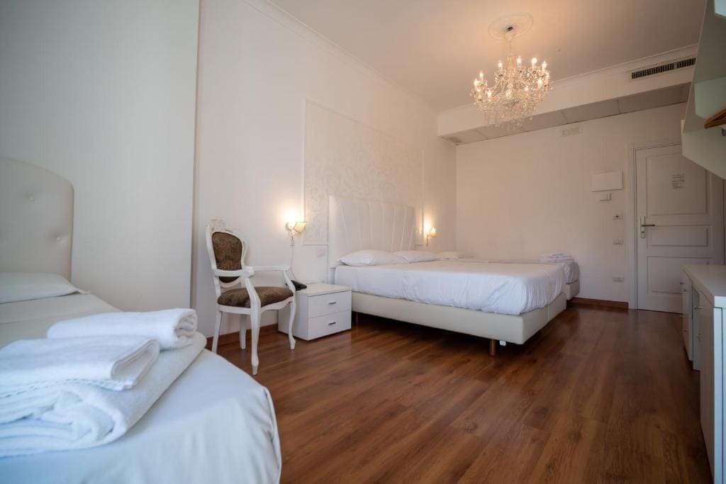 Superior Quadruple Room room - Image 2