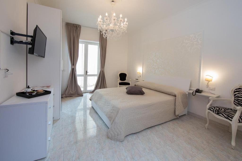 Superior Triple Room room - Image 1