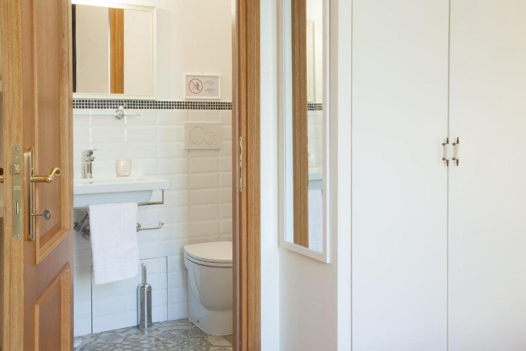 Deluxe Double Room with Extra Bed room - Image 1