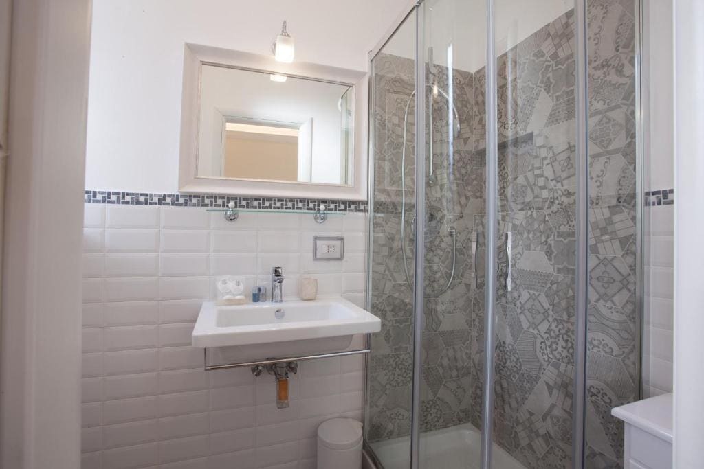 Double Room with Balcony room - Image 1