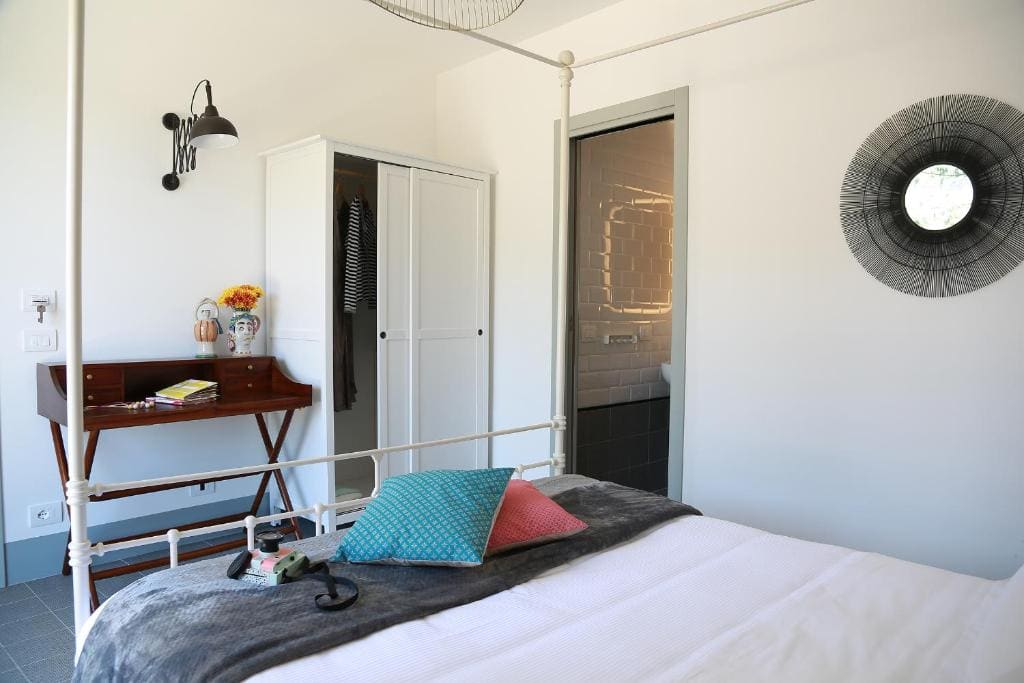 Deluxe King Room room - Image 2