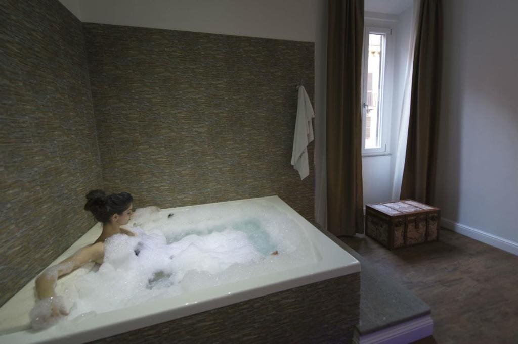Suite with Spa Bath room - Image 2
