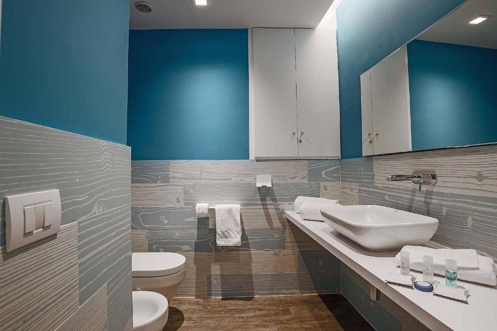 Suite with Spa Bath room - Image 1