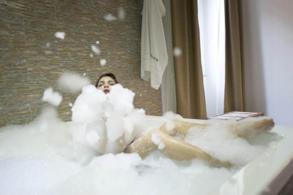 Suite with Spa Bath room - Image 3