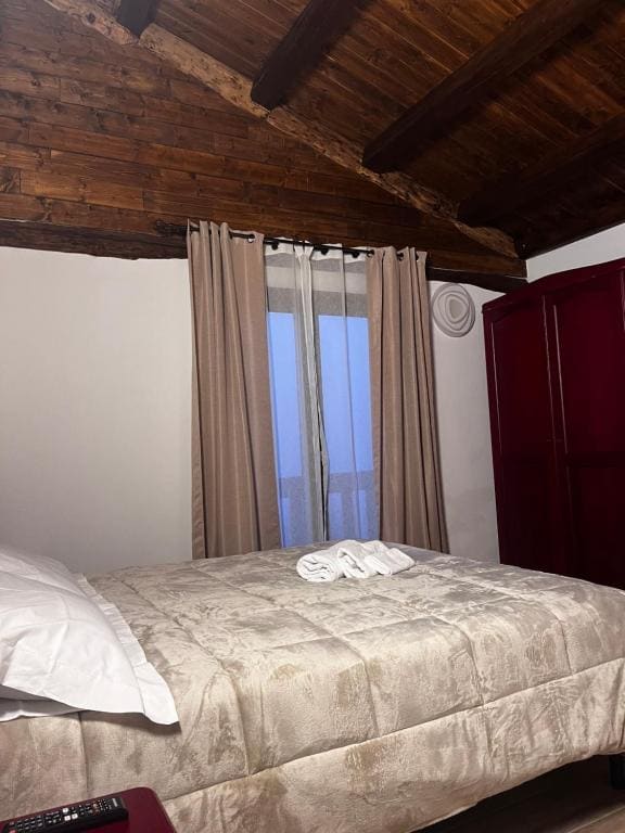 Deluxe Double or Twin Room room - Image 2