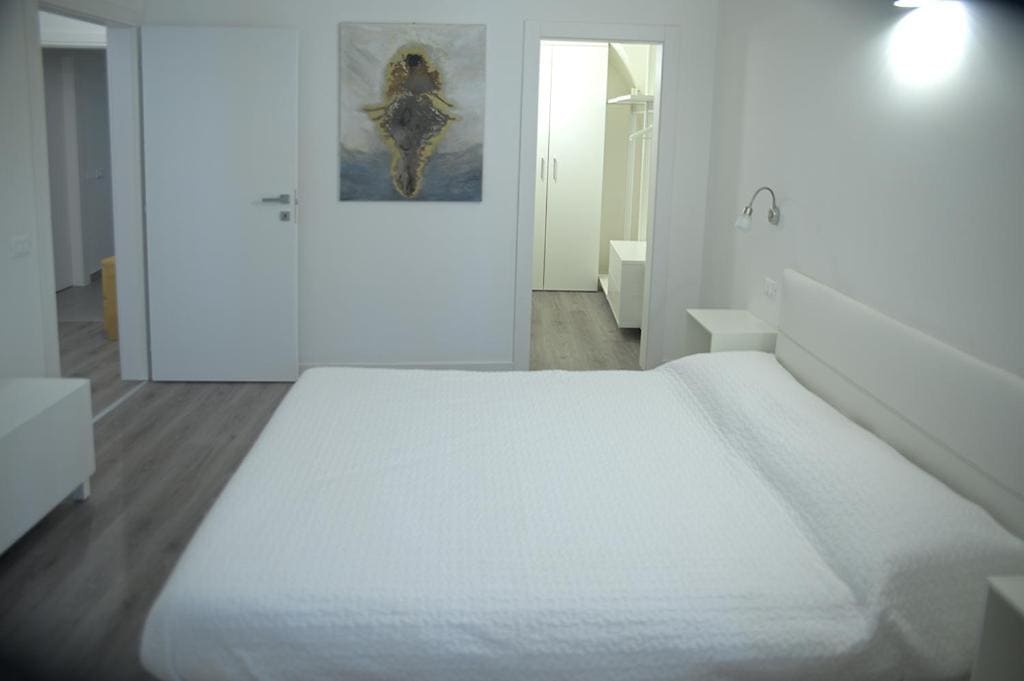 Apartment room - Image 1
