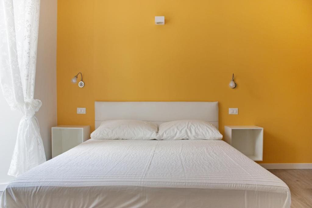 Double Room with Balcony room - Image 2