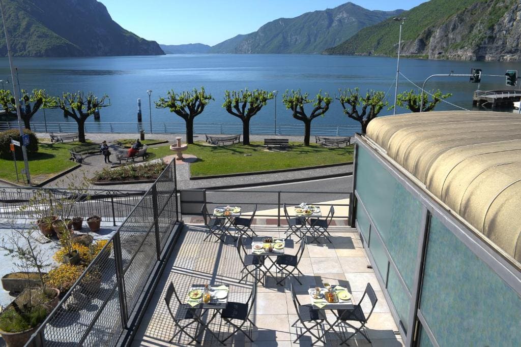 Double Room with Lake View room - Image 2