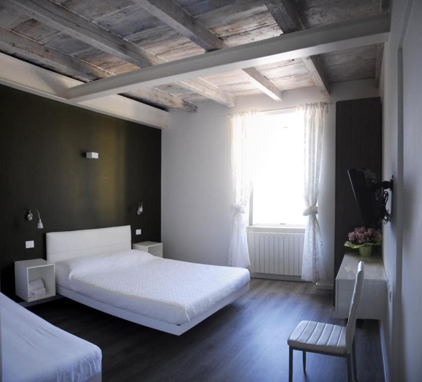 Triple Room with Lake View room - Image 2