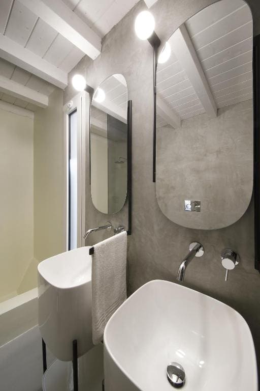 Queen Room with Spa Bath room - Image 2