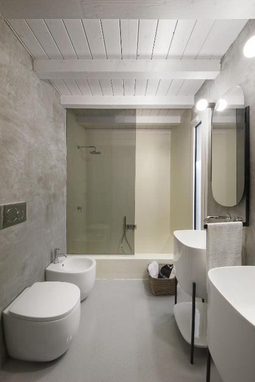 Queen Room with Spa Bath room - Image 1