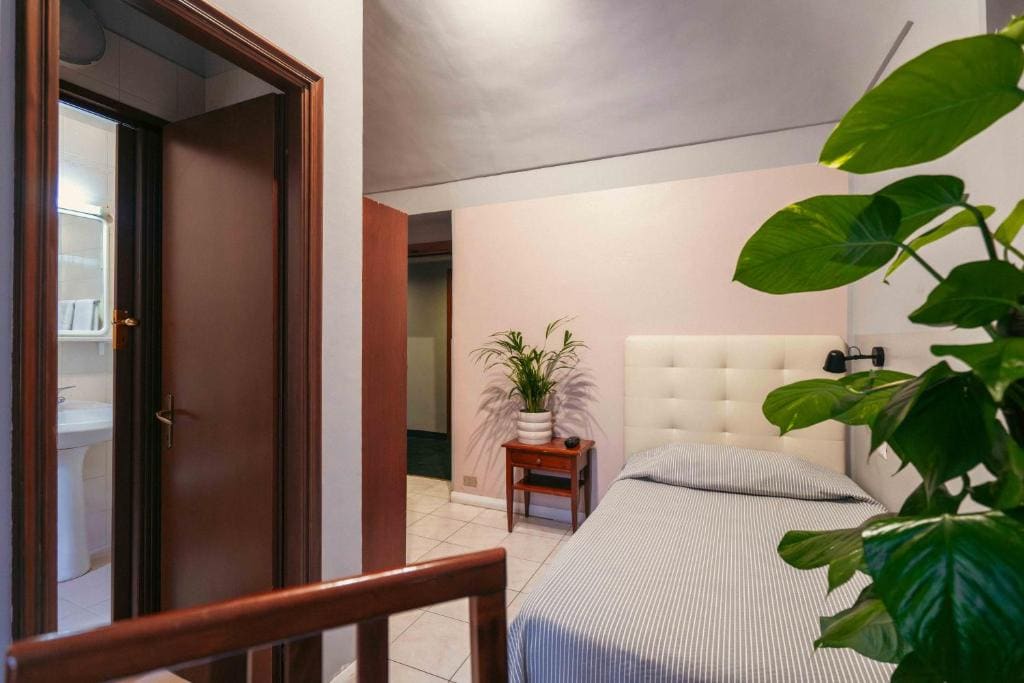Standard Single Room room - Image 2