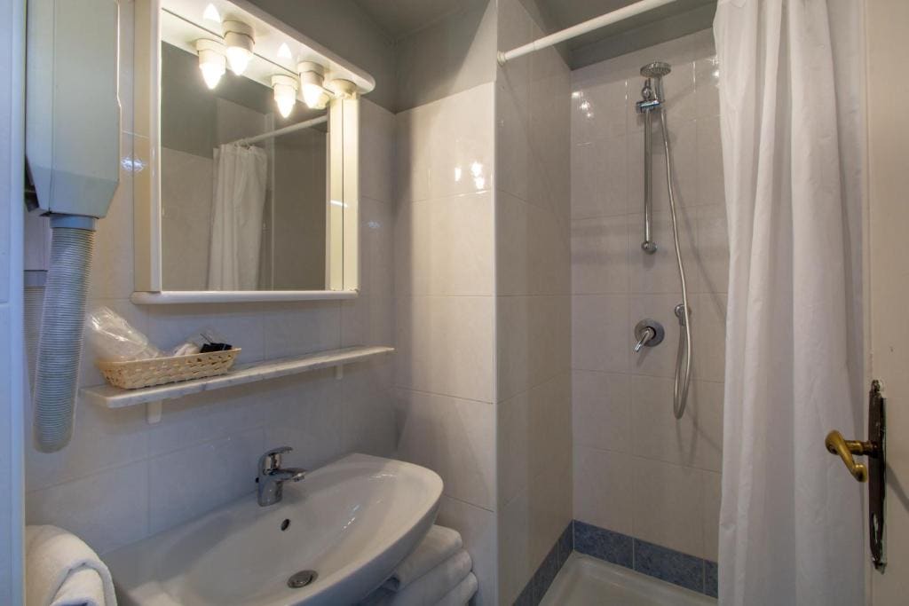 Standard Double Room room - Image 2