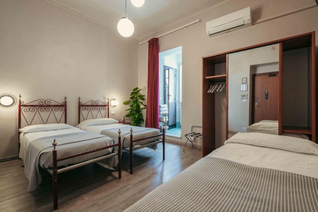 Standard Triple Room room - Image 3