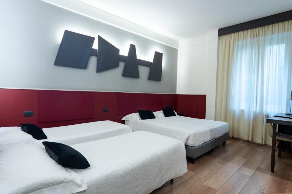Double Room with 2 Extra Beds room - Image 2