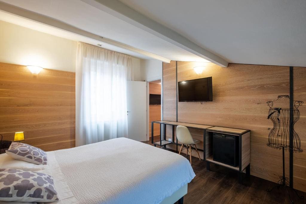 Family Room room - Image 2