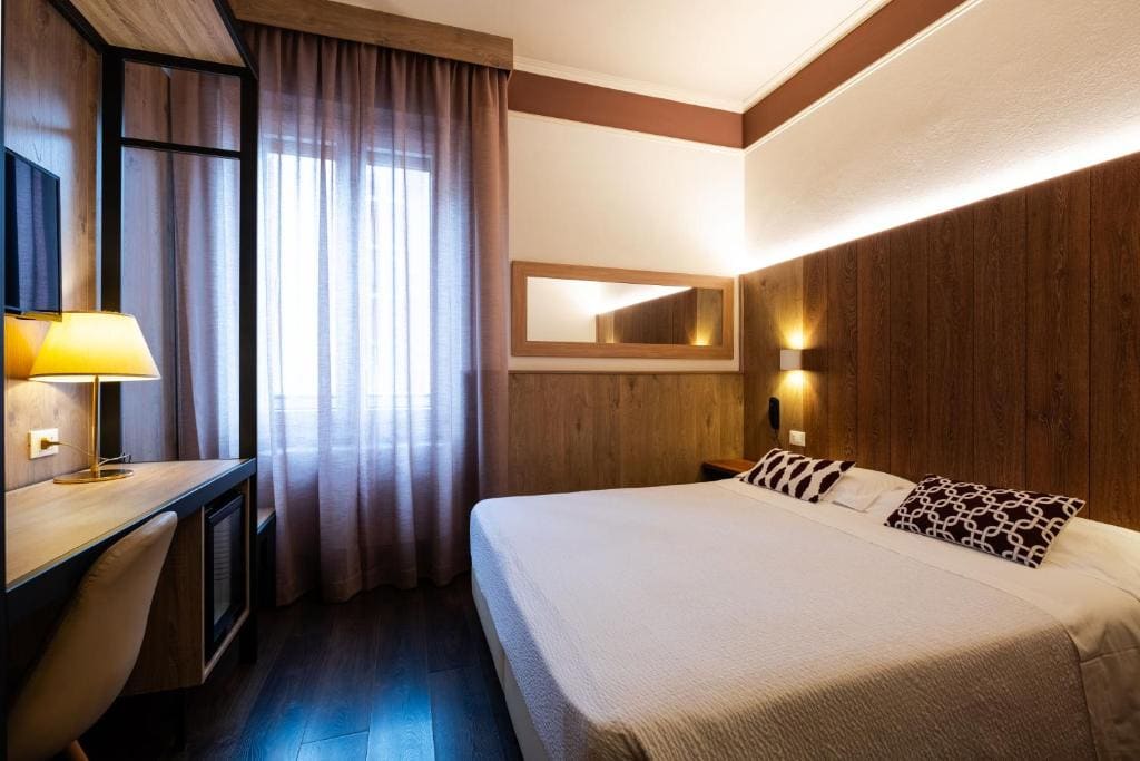 Superior Twin or Double Room room - Image 3