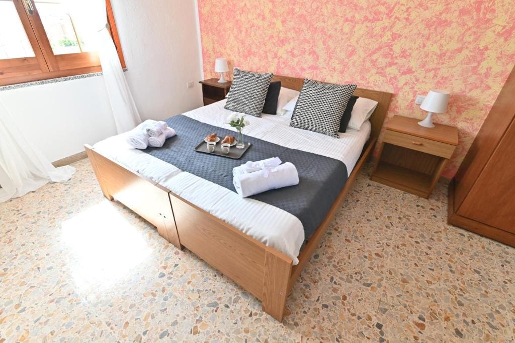 Double Room with Private Bathroom room - Image 1