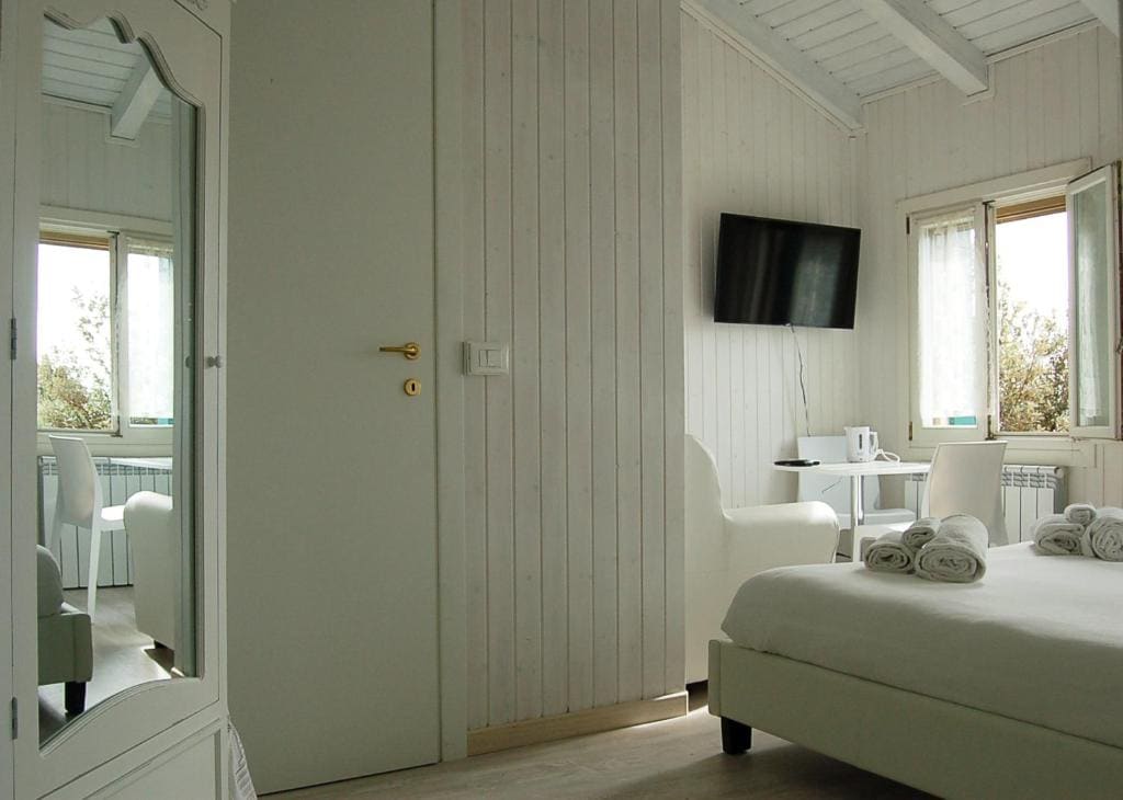 Deluxe King Room room - Image 1