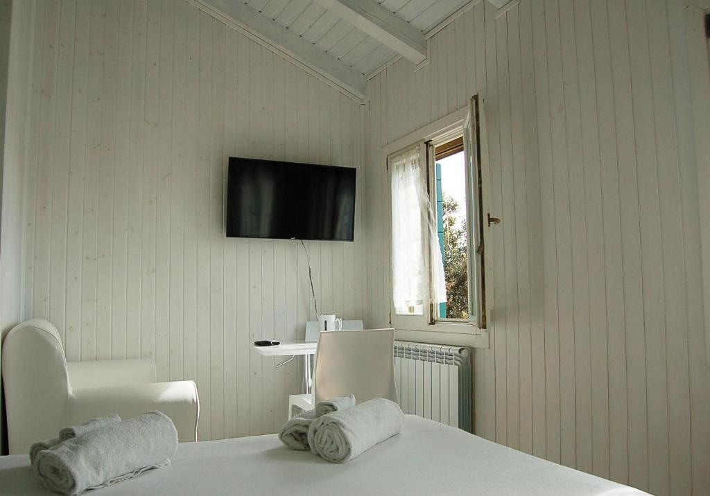 Deluxe King Room room - Image 2