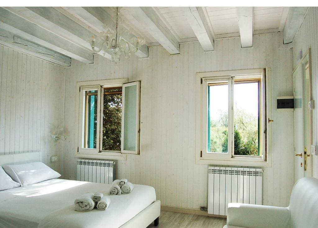 Standard King Room room - Image 3