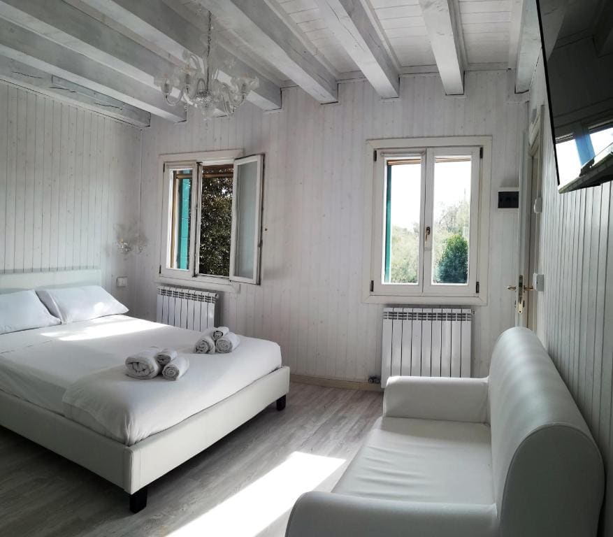 Standard King Room room - Image 2