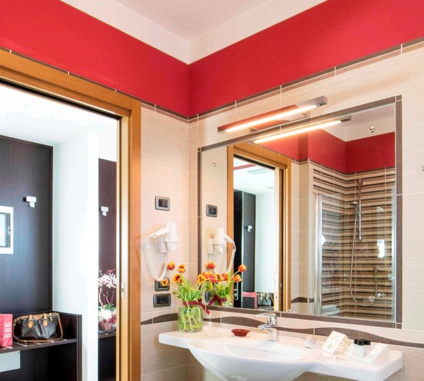 Double or Twin Room - Disability Access room - Image 3