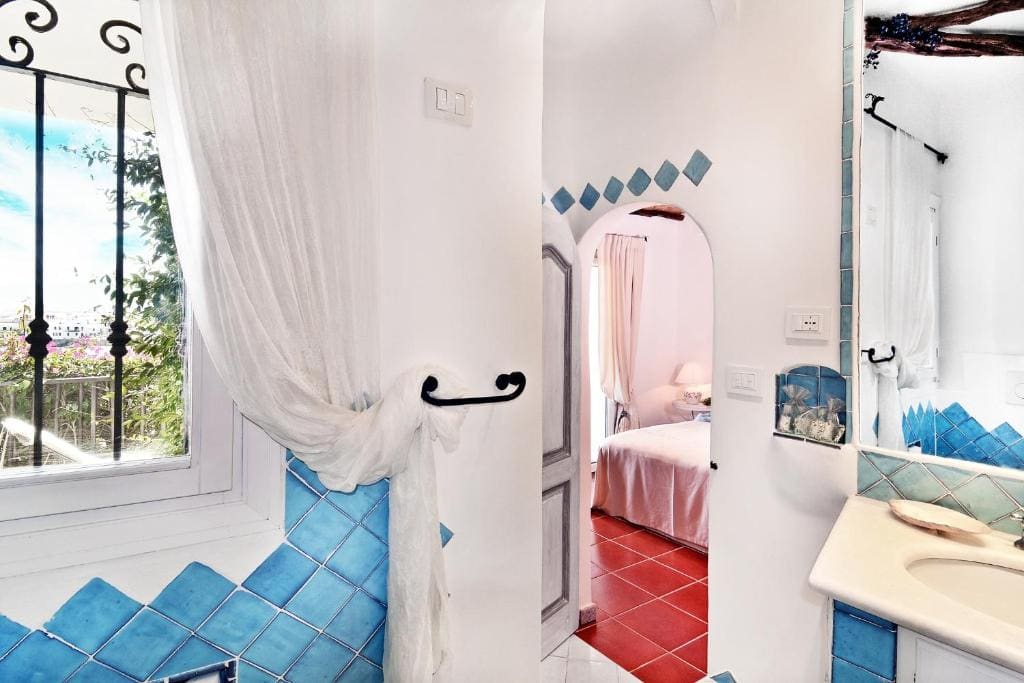 Deluxe Double Room with Balcony and Sea View room - Image 2
