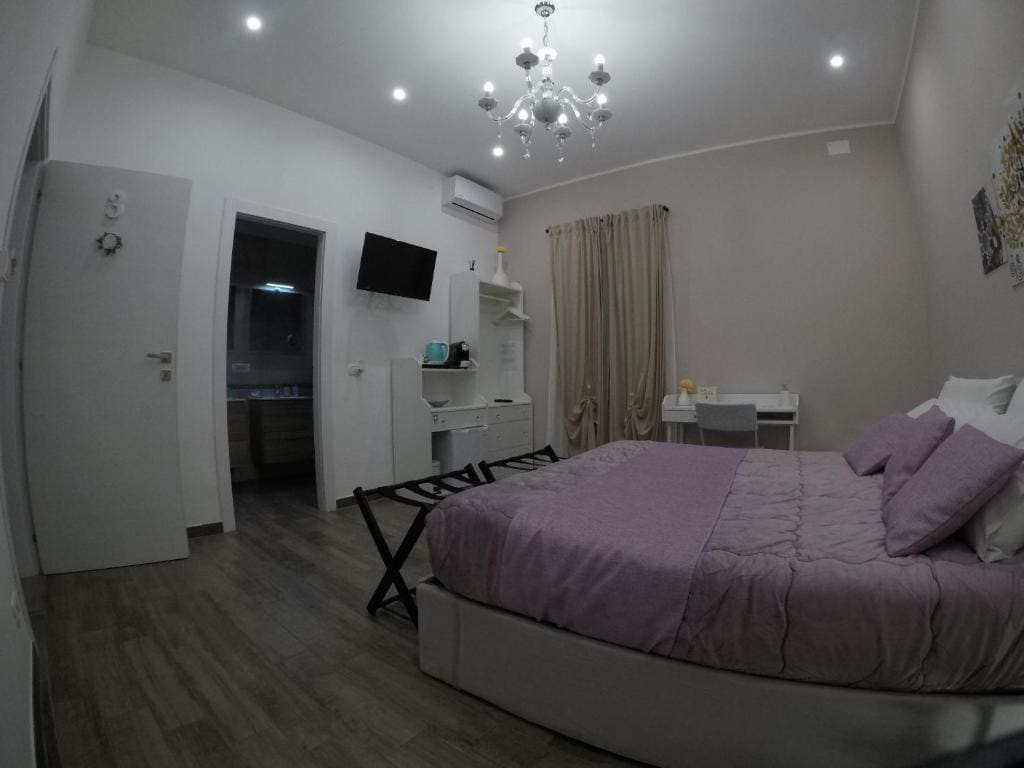 Deluxe King Room room - Image 3