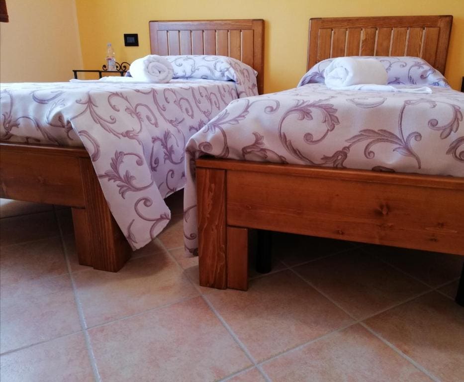 Twin Room with Private Bathroom room - Image 2