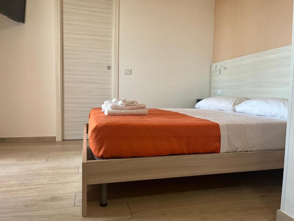 Double Room with Private Bathroom room - Image 3