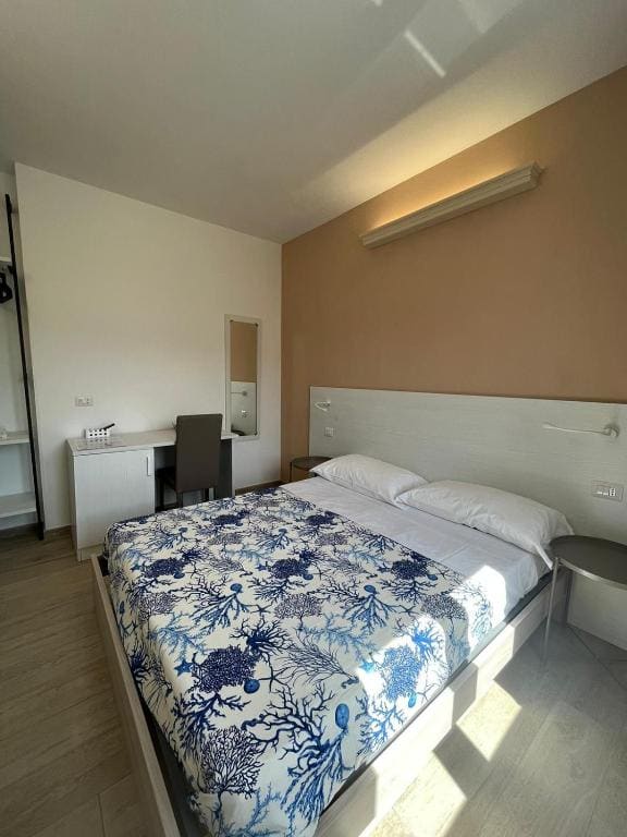 Standard Double Room room - Image 2