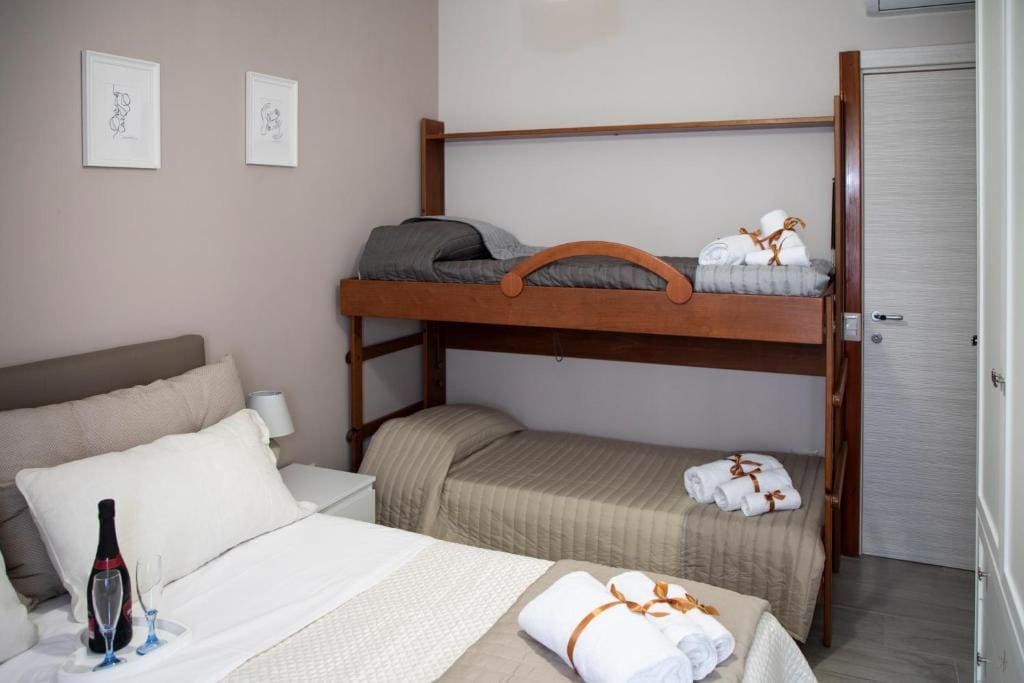 Deluxe Quadruple Room room - Image 3