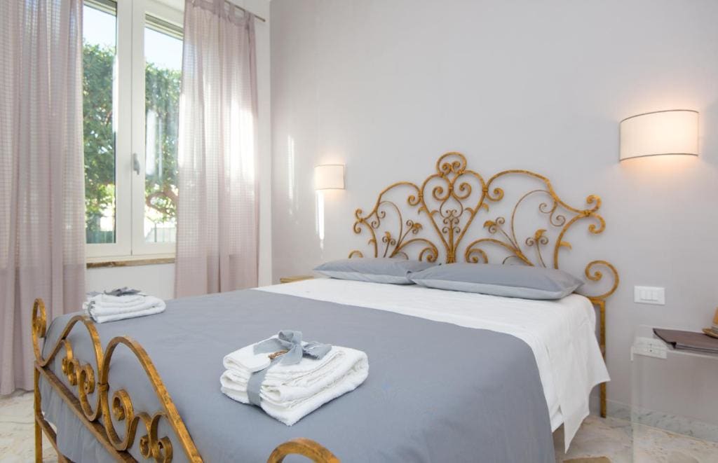 Deluxe Room room - Image 3