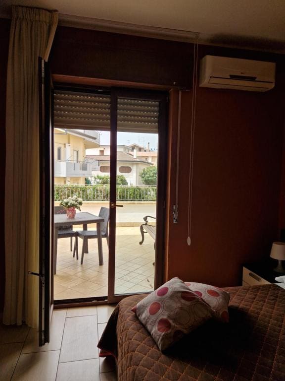 Queen Room with Balcony room - Image 2