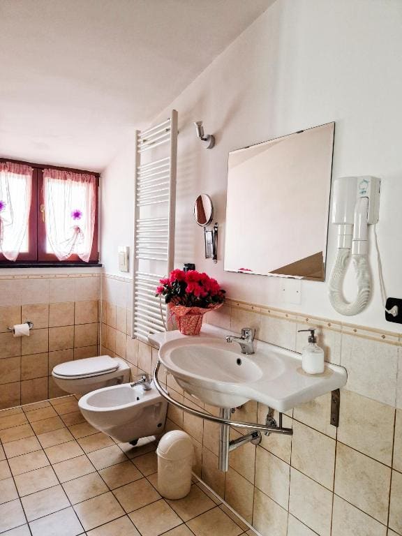 Queen Room with Balcony room - Image 1