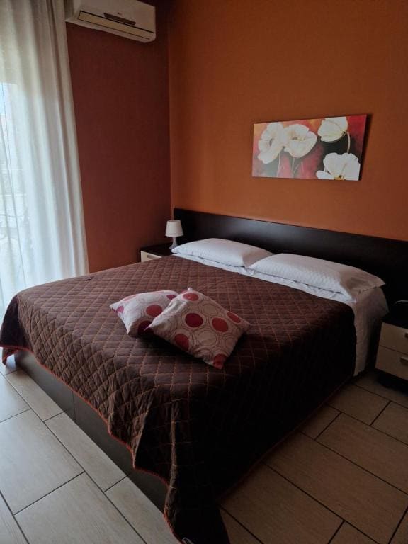 Queen Room with Balcony room - Image 3