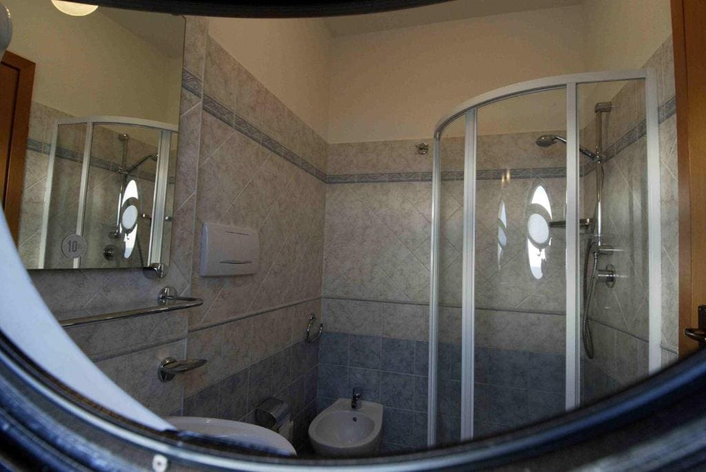 Double or Twin Room with Sea View room - Image 3