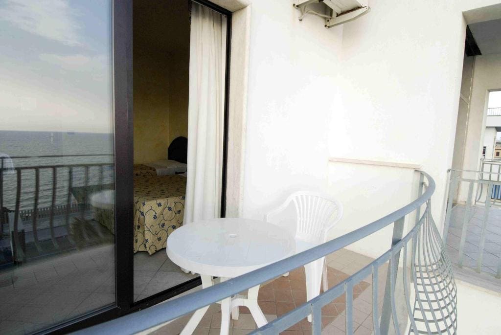 Double or Twin Room with Sea View room - Image 1