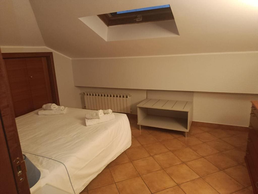 Economy Triple Room room - Image 1