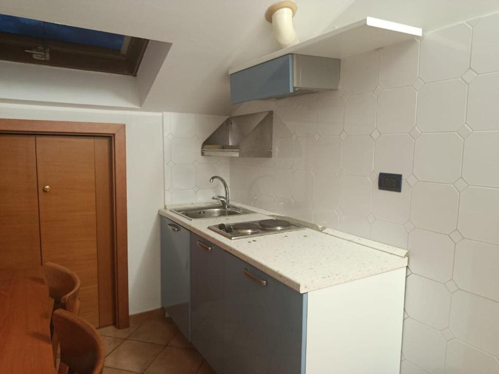 Economy Triple Room room - Image 2