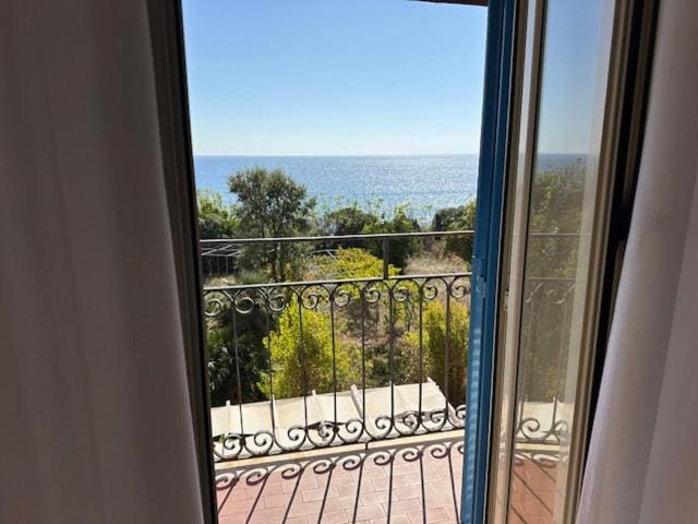 Double Room with Balcony and Sea View room - Image 1