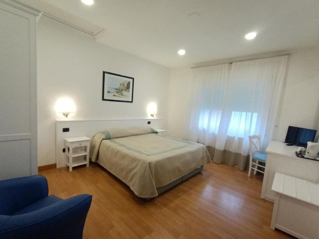 Double or Twin Room with Sea View room - Image 1